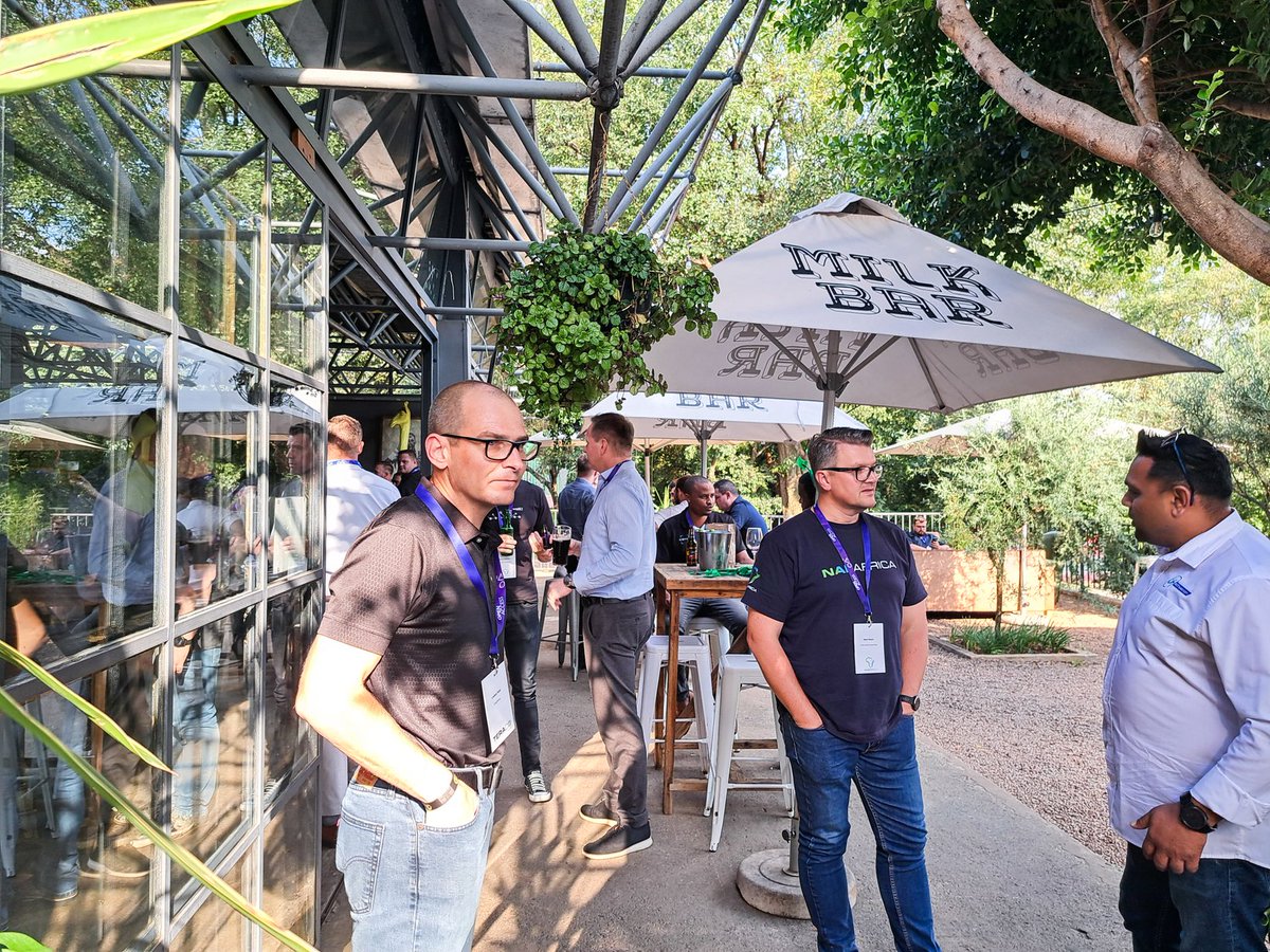 RobinsonYolandi's tweet photo. Johannesburg Beers for Peers 🍻 with a touch of St. Patrick's Day.

#NAPAfrica #Teraco #BeersForPeers #Peering #IXPcommunity #IXP https://t.co/CqdIxDW0Kh