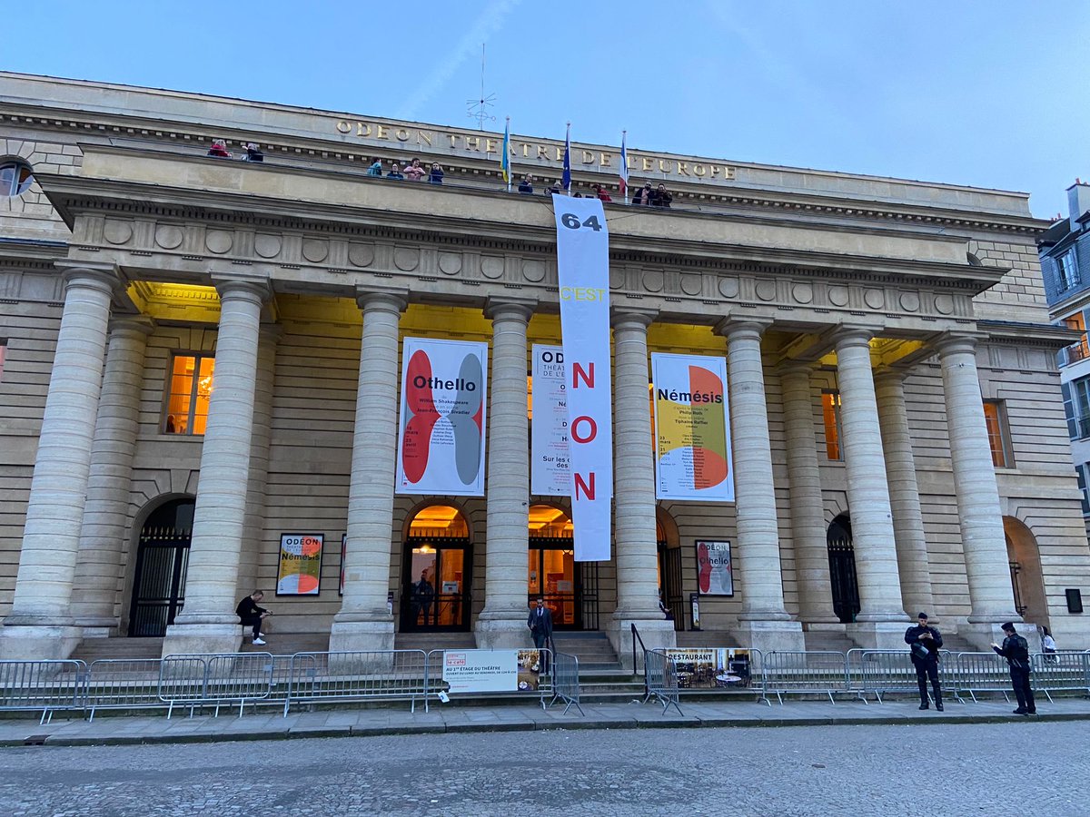 64 c’est NON ! 49.3 c’est encore NON! Après le ministère de la culture, Fŕance TV, l’hôtel de la Marine et les actions en régions, action au théâtre de l’Odeon ! Des milliers de personnes place de la Concorde! ⁦<a href="/cgt_spectacle/">CGT SPECTACLE</a>⁩ ⁦<a href="/cgt_culture/">CGT-Culture</a>⁩ ⁦<a href="/SnjCgt/">SNJ-CGT (rejoignez-nous !)</a>⁩