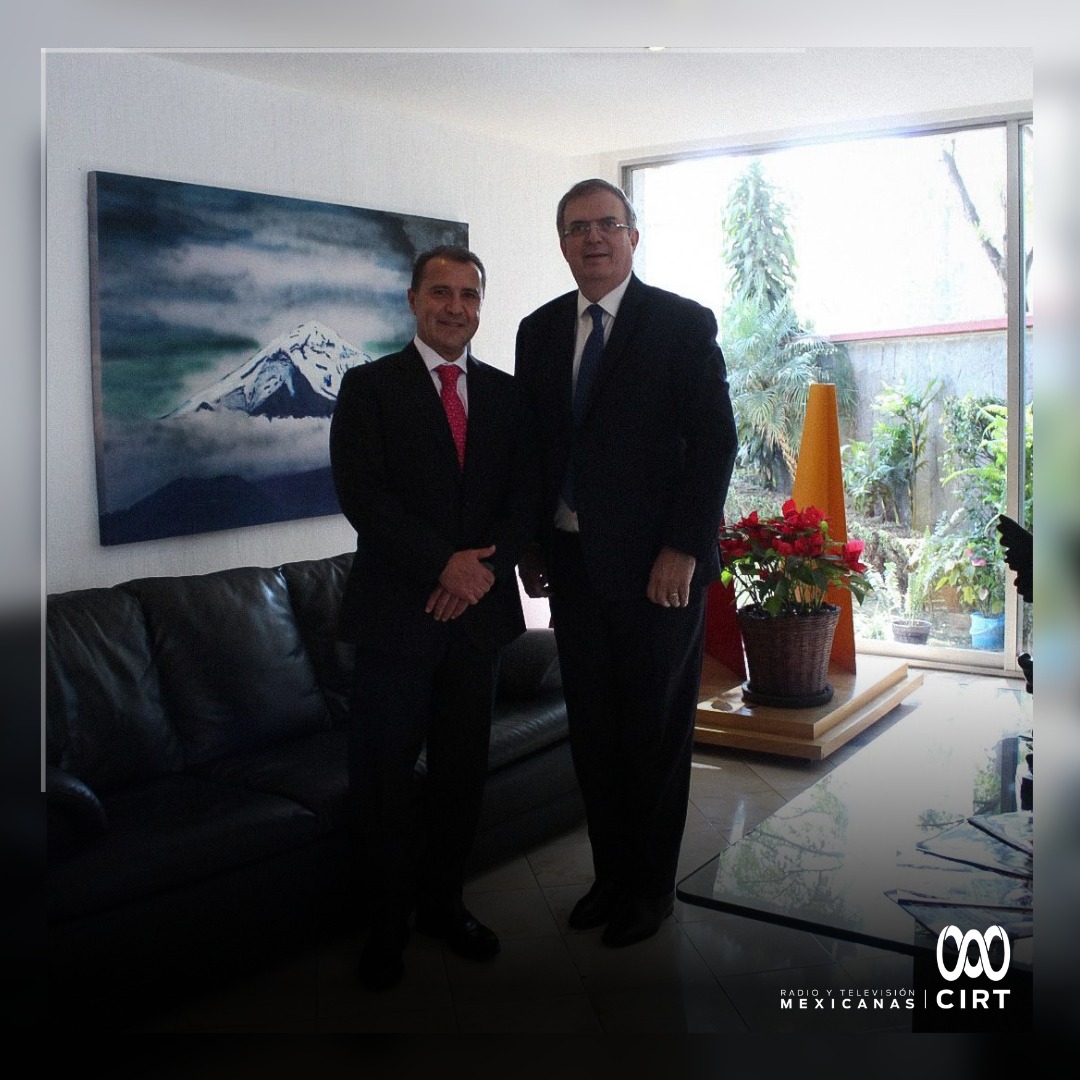 Hoy recibimos al canciller <a href="/m_ebrard/">Marcelo Ebrard C.</a> , titular de la <a href="/SRE_mx/">Relaciones Exteriores</a> , con quien intercambiamos puntos de vista, opiniones y reflexiones del panorama actual del país