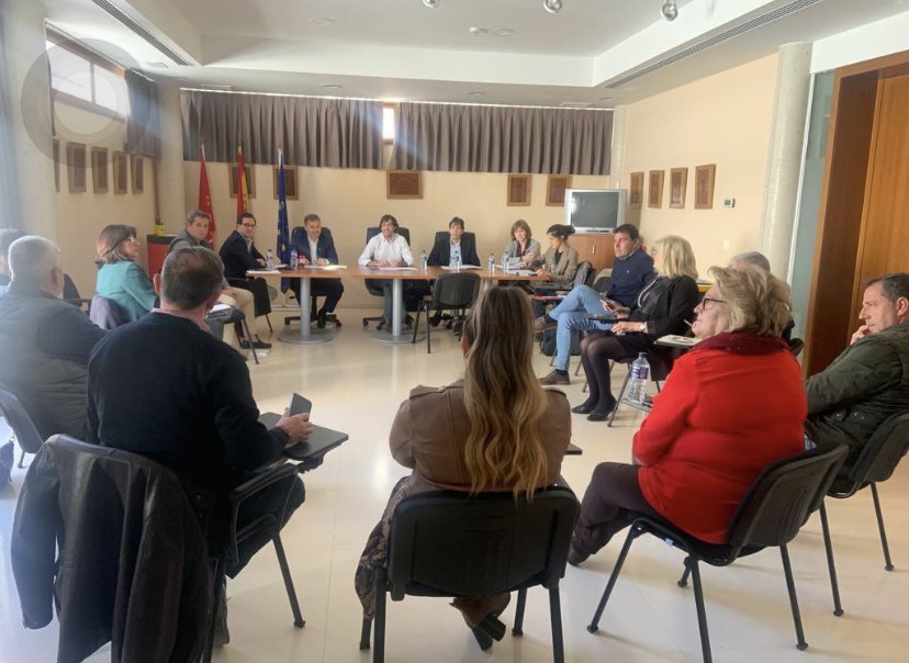 rafapradena's tweet photo. Tras la creación de las Mancomunidades de Interés General, el equipo de la DG de Reequilibrio Territorial de la @ComunidadMadrid se ha reunido hoy con los municipios que forman parte de #Misecam para compartir con ellos las ventajas que ofrecen estas nuevas Mancomunidades. https://t.co/ChxidQiPf5