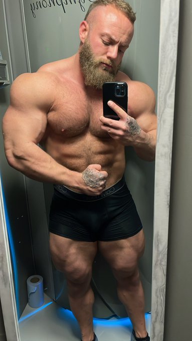 Gains bro 💪🏽🔥😮&zwj;💨 https://t.co/LHRhPaMJnP<a href="/tag/flexfriday"class="tags"><span>#flexfriday</span></a>