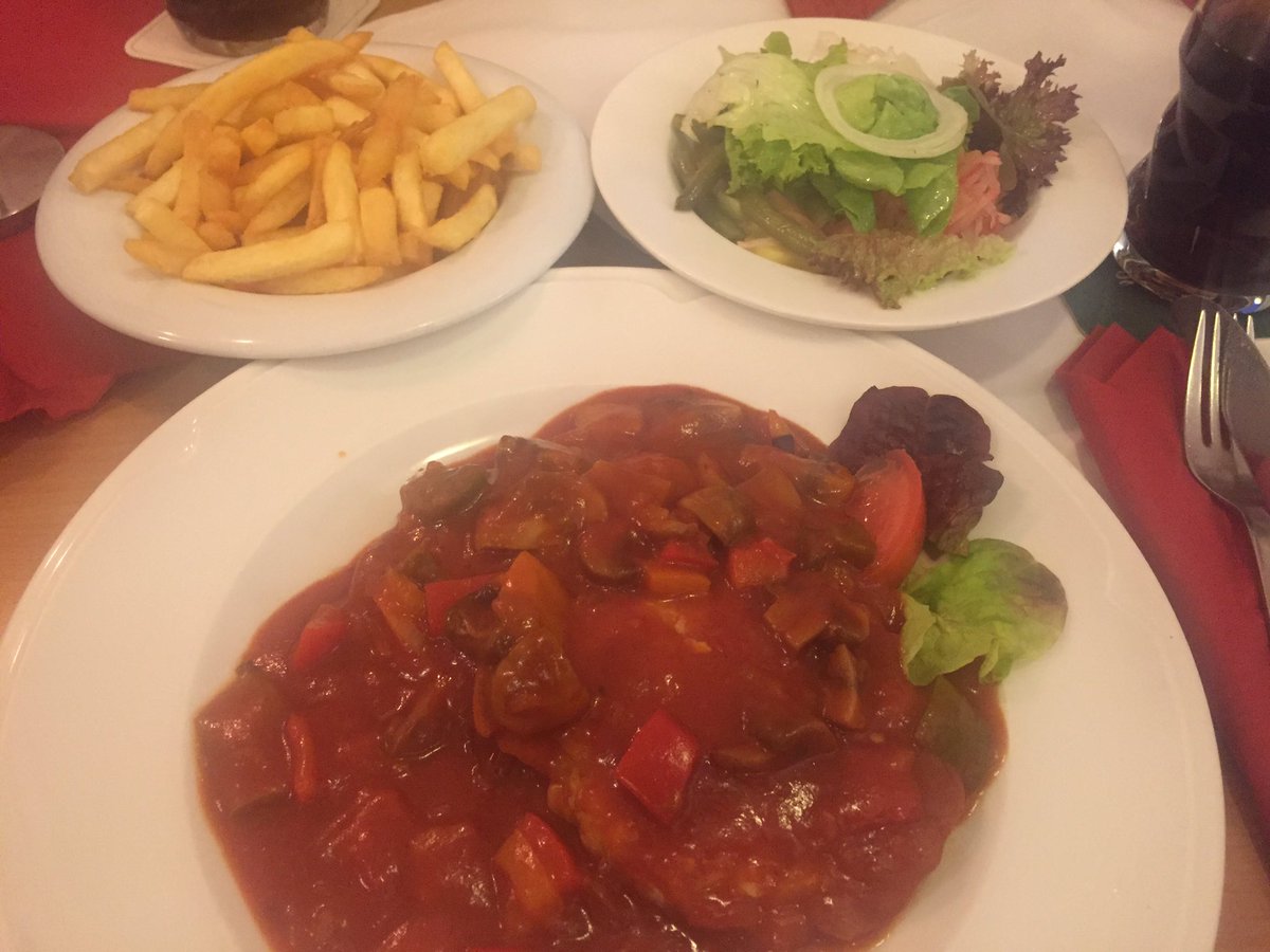 Papamicha007's tweet photo. Ein anstrengender Tag geht zu Ende - nach einer sehr gut organisierter #EquityConference von #Stifel in #Stuttgart muss es jetzt noch etwas deftiges sein - und wenn auf der Karte #Zigeunerschnitzel steht, ja sorry, her damit 😎👍🏻👍🏻 https://t.co/GvdnL91WLx