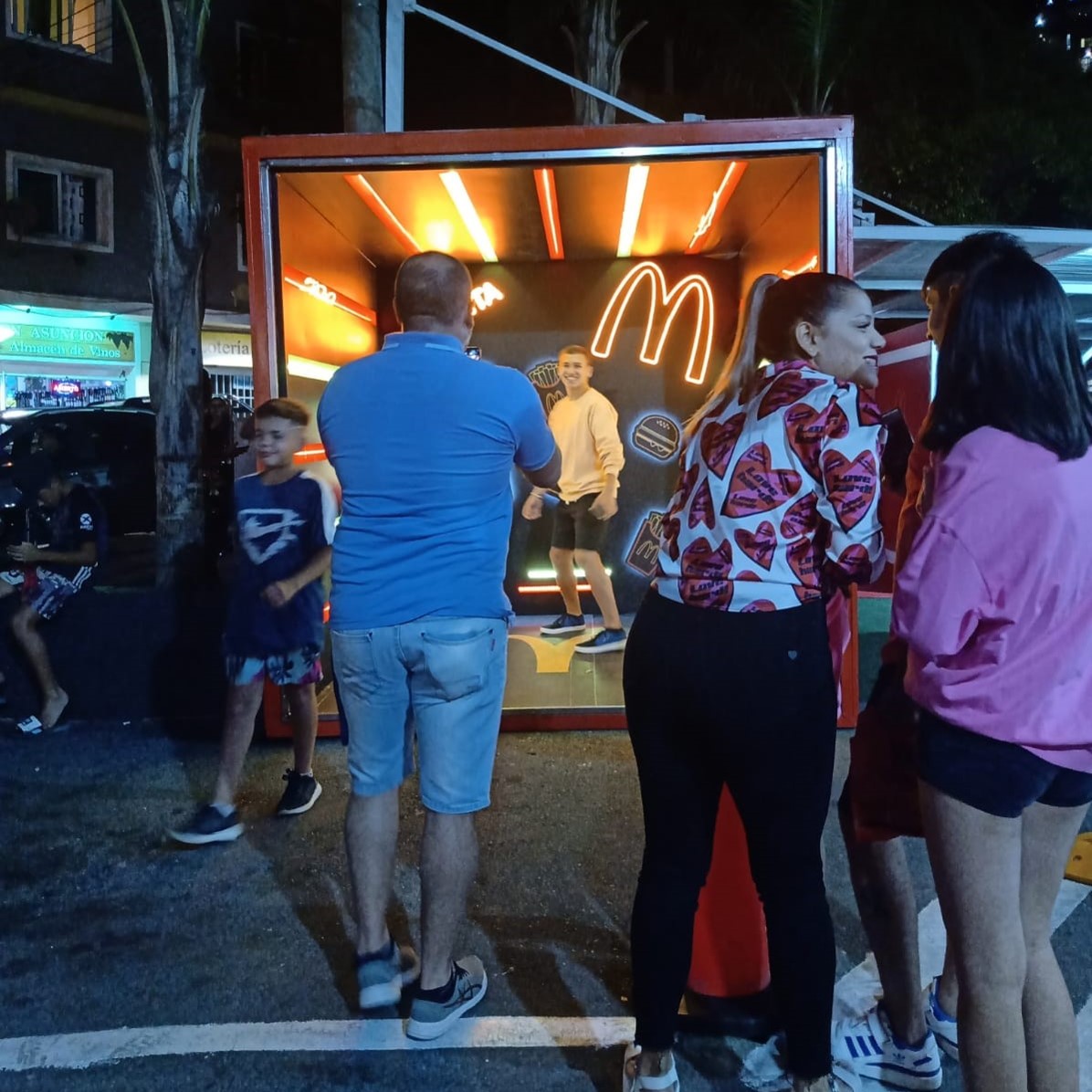 LATCOM | WORLDCOM OOH tweet media