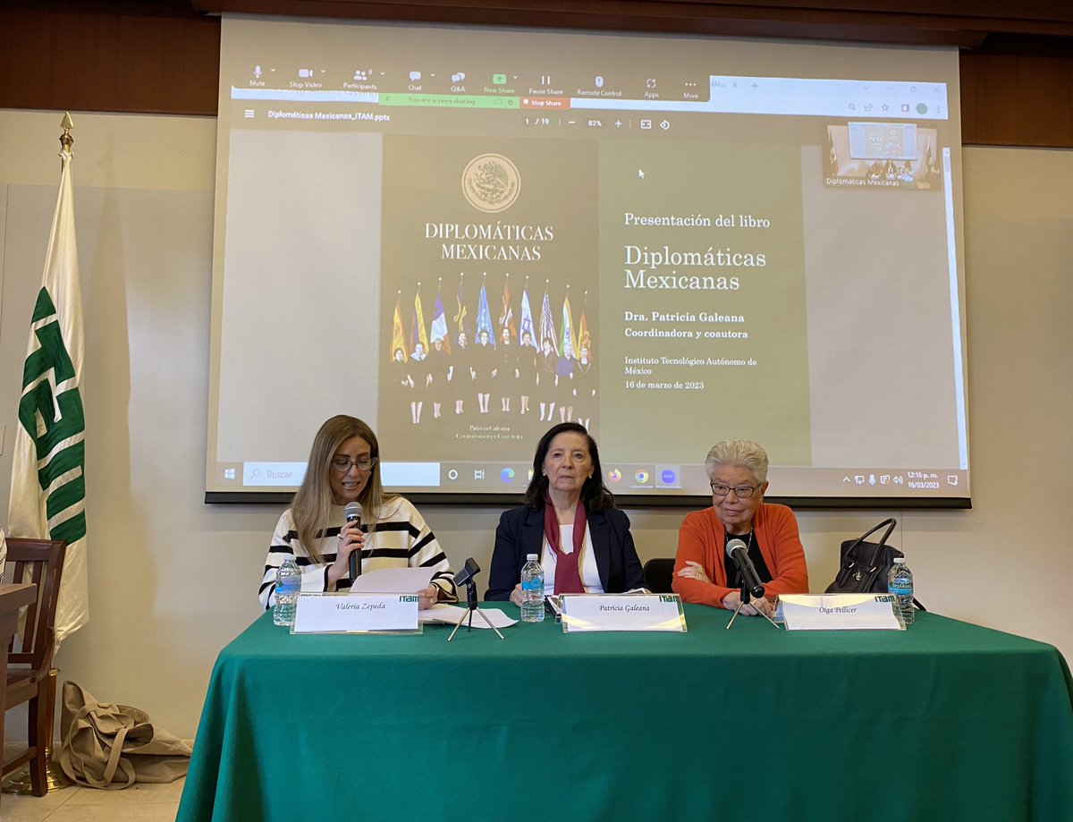Sebastian_JG16's tweet photo. En la presentación del libro Diplomáticas mexicanas coordinado y coescrito por la doctora Patricia Galeana. Cc. @MetanoiaRi https://t.co/r5bswHMVBw