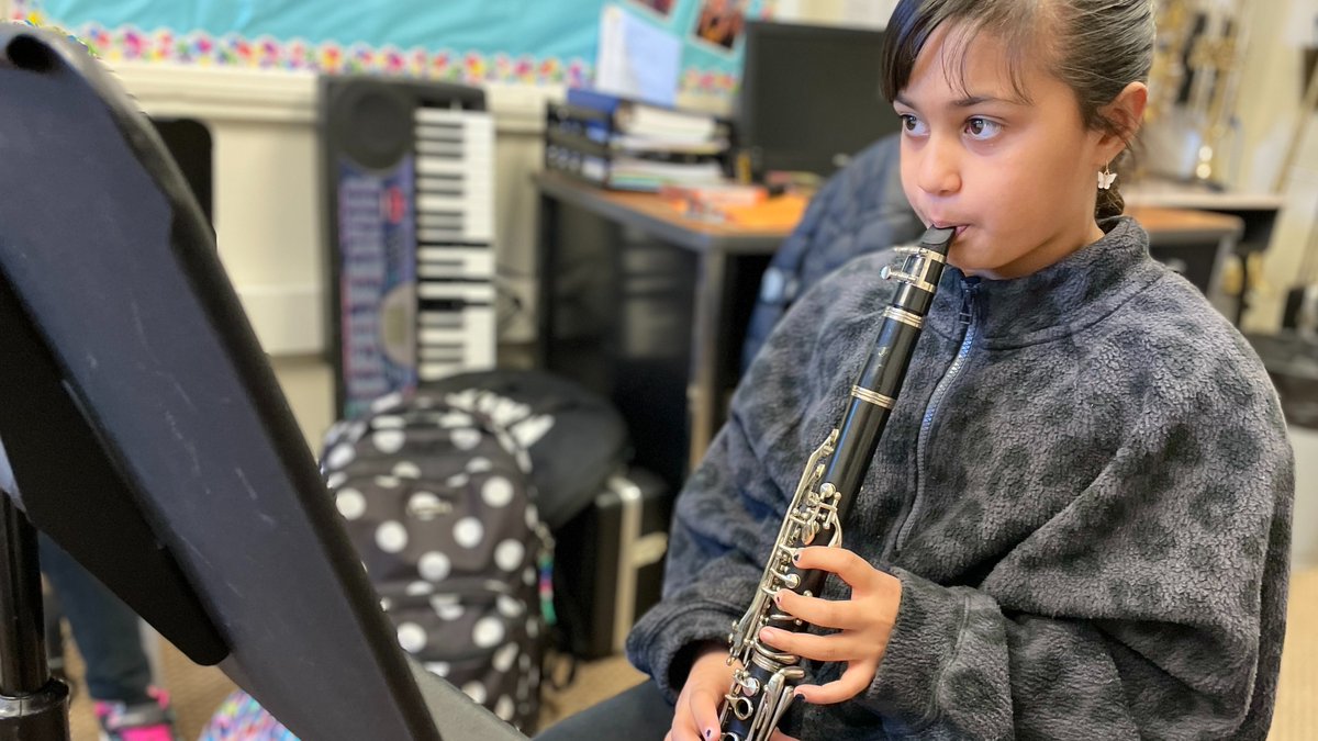 NUFSD's tweet photo. More than 2⃣0⃣0⃣ #NUFSD students at Highview play an instrument! Our music programs have exploded over the last couple of years. 3rd + 4th graders are working on expanding their range, gaining fluency in reading notation + learning to be part of an ensemble. #MusicEd #MIOSM 🎶🎶 https://t.co/BqdhHAg3gh