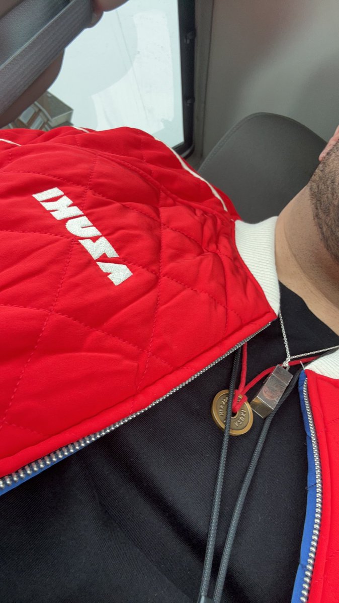 huntclubhero's tweet photo. Come on fam - you got that pic off a replica website selling the jacket for 50 bucks….

Also please keep in mind Azuki has no Nike infrastructure for manufacturing and distribution. 

No fud, I’m sure RTFKT products will look better than we think. But tearing @Azuki down is not gonna help.