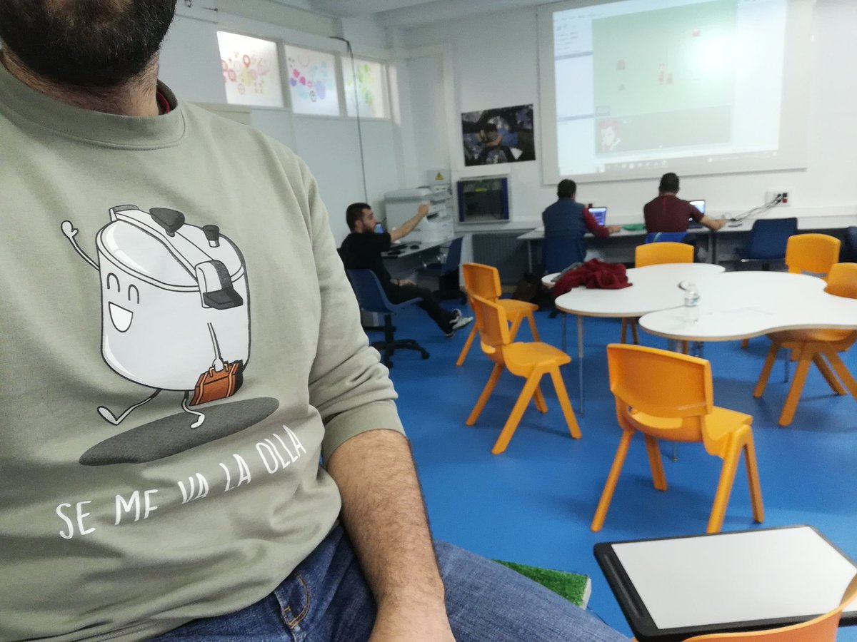 Direbollosa's tweet image. Es entrar en el Aula del Futuro y a &quot;los de los videojuegos&quot; se nos va la olla. @AlainPresenta @Albertogofe @CPR_Zafra @Jeacbo #JorgeGuerra  #OasisCPRZafra #AdF