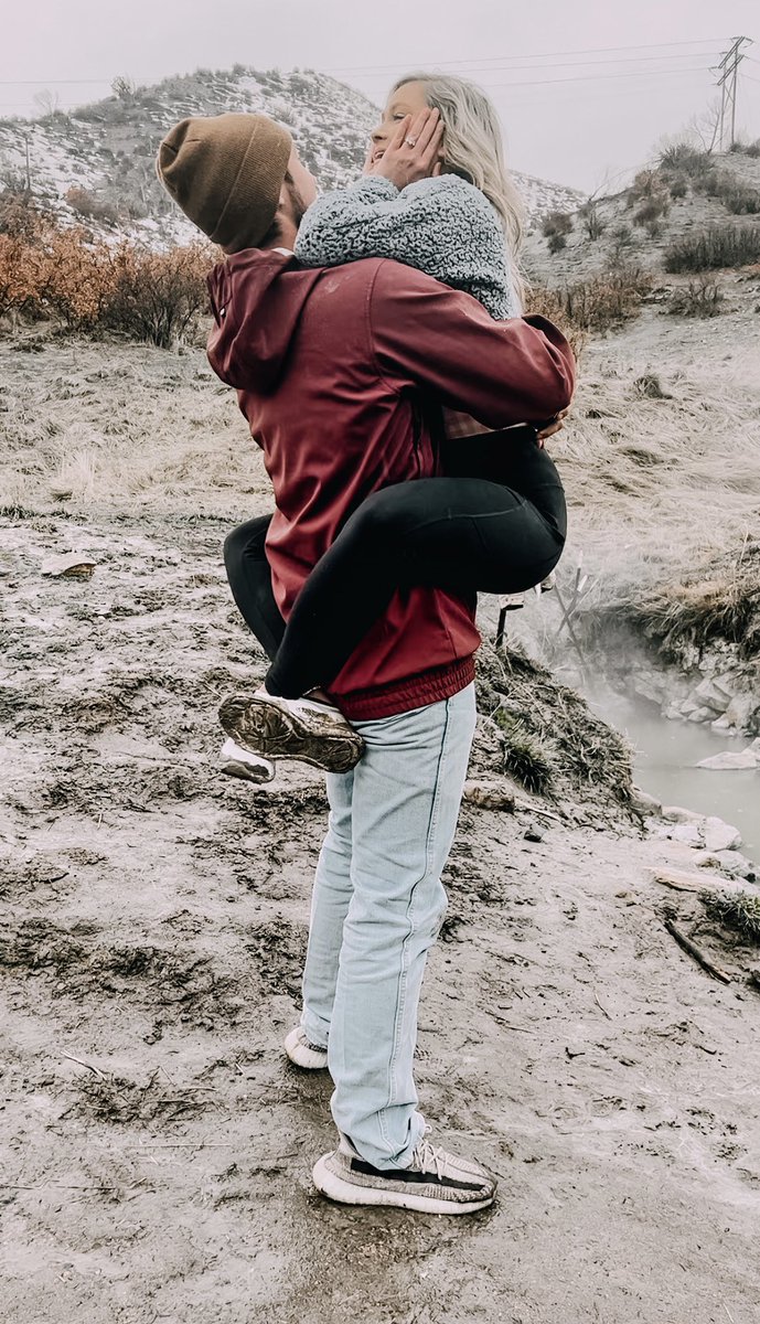 lanemunz's tweet photo. It’s posted everywhere else, so why not include twitter too!! I love you @Karlie_Rae96 🖤 https://t.co/jlcKUkl6Nx