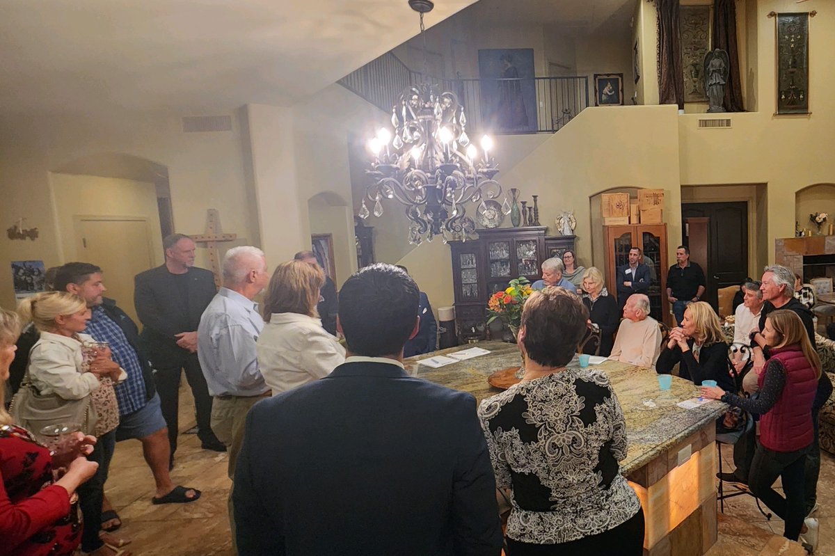 PaulDBoyer's tweet photo. Great turnout and energy last night in our Kickoff event for Mayor of Glendale!
#PuttingGlendaleFirst
https://t.co/xeYQ4n5vWf https://t.co/mL3UEasZz2