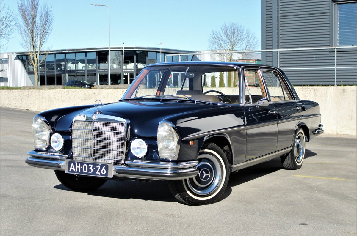 thestargallery's tweet photo. Nu online; volledig gerestaureerde #Mercedes 250S, uitgevoerd in een waanzinnig mooie kleurencombinatie! #W108 #6lijn #klassieker #topkleur #topconditie #verzamelaar #wertanlage #belastingvrij #dasbesteodernichts #liefhebbergezocht https://t.co/DOdN6oqqqs https://t.co/erkGafFNoN