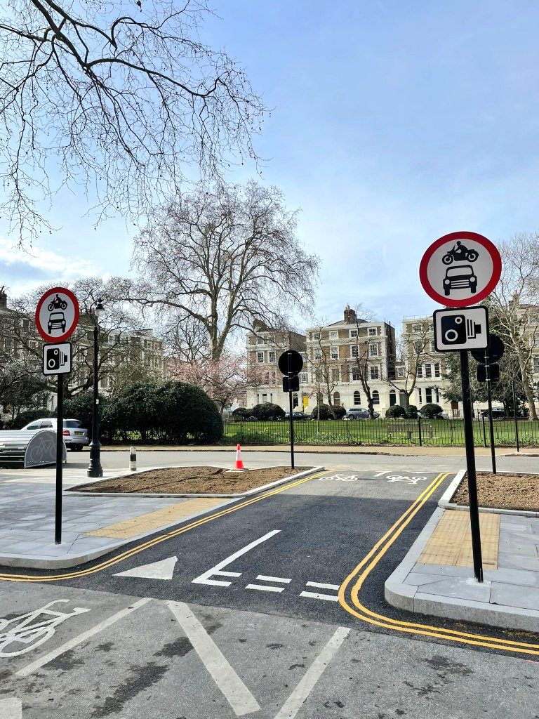 Albert Square in Oval is looking mighty fine! 
<a href="/SOSFentimanRd/">SOSFentimanRd</a> <a href="/SaveOvalStreets/">SaveOvalStreets</a>