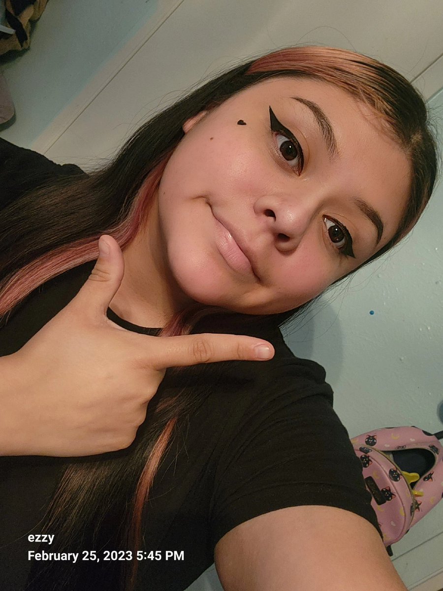 ezzyfnene's tweet image. Happy pairing selca day! 🩷🫶🏼 pairings please join us !! 
Pairing loves you!🩷🩷💙💙

#patternselcaday #pairingselca #pattern_official #pairinglovesyou #PATTERN #PRSD #패턴 #Haemin