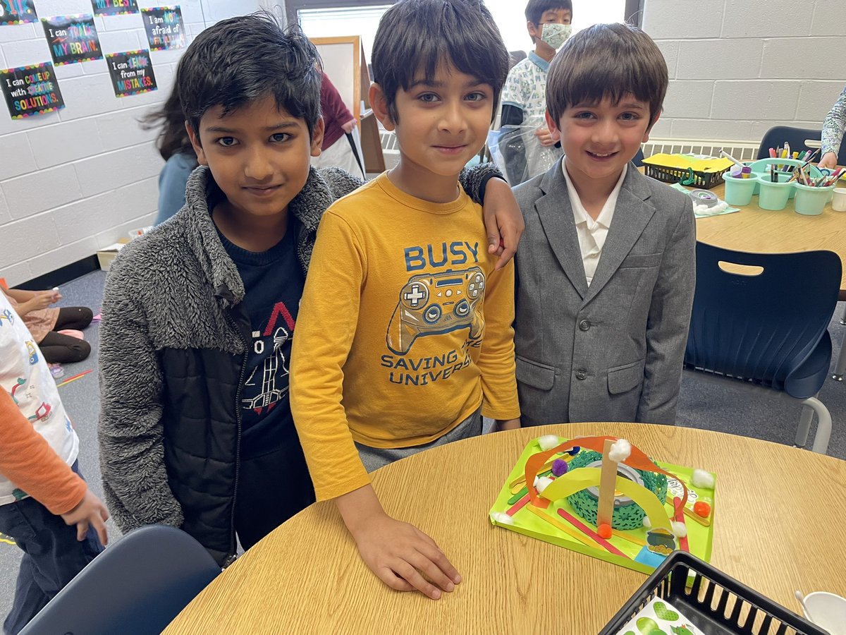 dolencclass's tweet photo. Using maker supplies to create Leprechaun traps in 2nd grade!🍀 @OakHillLibrary @oakhilles @_klwright1 @lisaprill https://t.co/Tk5ePM8lQW