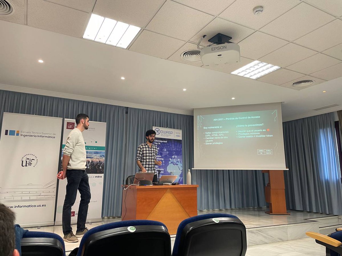 Algunas fotos de nuestro evento de hoy en el Salon de Grados de la <a href="/etsii/">ETS Ing. Informática</a>