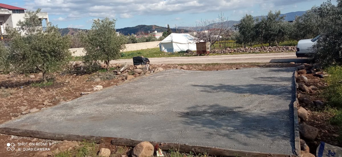 Hatayda Yardım Dağıtırken Trafik Kazasında Vefat Eden Arkadaşımızın Ailesine  Konteynırı Aldık, Betonu Attık. Konteynırımızı Haftaya Teslim Edeceğiz İnşaallah. Allah ﷻ vesile olan kardeşlerimizden razı olsun