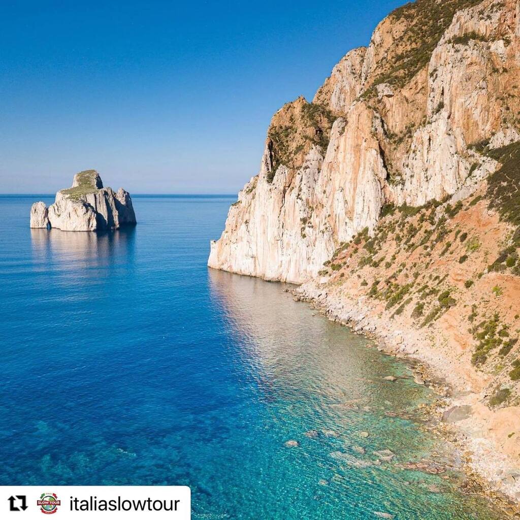 #Repost <a href="/italiaslowtour/">Italia Slow Tour</a> 
🇮🇹 Questo fine settimana seguiamo le nostre inviate Holly Fizer @hollyf03 - studentessa di italiano all'Indiana University @iu_italian e BCSP Bologna @bcspbologna - e Maria Acampora in uno slow tour nel Sud della #Sardegna, a #Ig… instagr.am/p/Cp3A280vMtO/