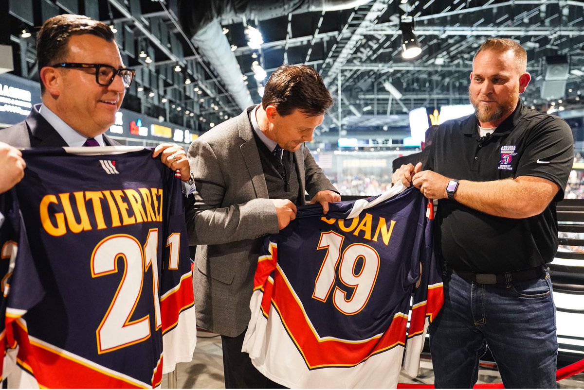 YotesHockeyDev's tweet photo. Jersey Swap 🤝

We're proud to support Arizona Warrior Hockey - a nonprofit dedicated to injured and disabled US Military Veterans who have served our country and play hockey. Xavier, Doan, and Biz recently had the opportunity to swap jerseys with this amazing organization. https://t.co/dvXN5iAseM