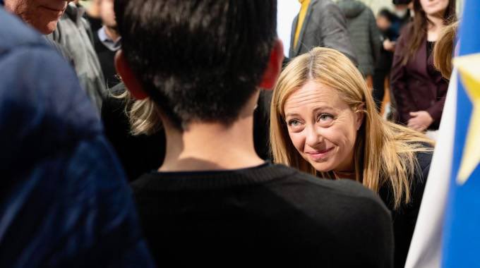 Chiedere ai sopravvissuti (che fuggivano da guerre, regimi e fame) ed ai parenti delle vittime:“conoscete i rischi della traversata?”è come chiedere a chi è scampato ad un incendio gettandosi dalla finestra,se conoscesse i rischi del salto nel vuoto.
Imbarazzo e sconcerto.
#Cutro