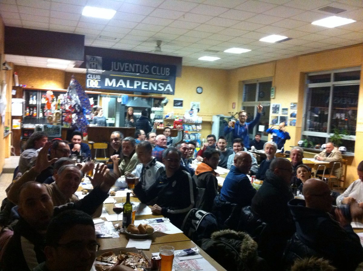 robert16081969's tweet photo. ...si soffre, si mangia, si beve e si tifa.....
daje ragazzi....
#solanontilasciomai #FriburgoJuventus
#UEL #FriburgoJuve #JOFCMXP #finoallafine @juventusfc #JOFC https://t.co/AhHXPO6m1x