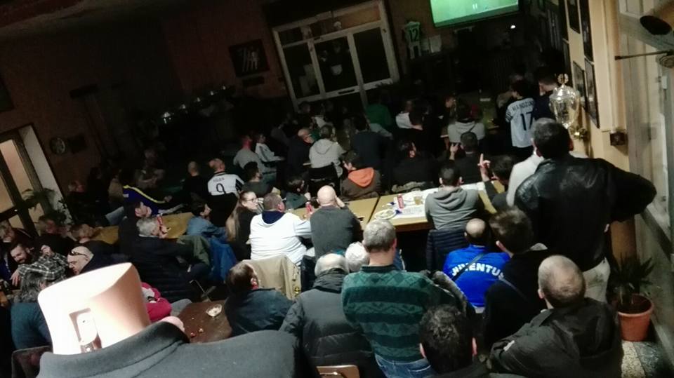 robert16081969's tweet photo. ...si soffre, si mangia, si beve e si tifa.....
daje ragazzi....
#solanontilasciomai #FriburgoJuventus
#UEL #FriburgoJuve #JOFCMXP #finoallafine @juventusfc #JOFC https://t.co/AhHXPO6m1x
