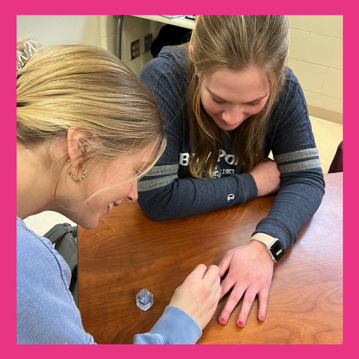 bayport_gg's tweet photo. Today we had a nail painting💅 practice session and discussed what our upcoming visit with our local seniors will look like! We had so much fun🤗 #ggmovement https://t.co/WfyJGhdJO3