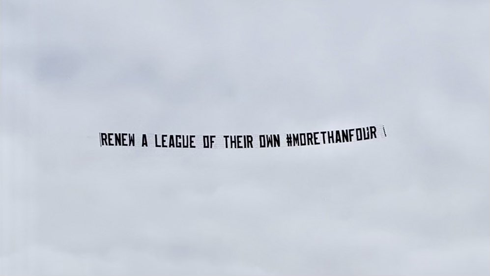 🍑🍑THE PEACHES HAVE FLOWN!!! 🍑🍑

The plane is en route to the studio now! 

#ALeagueOfTheirOwn deserves #MoreThanFour!!