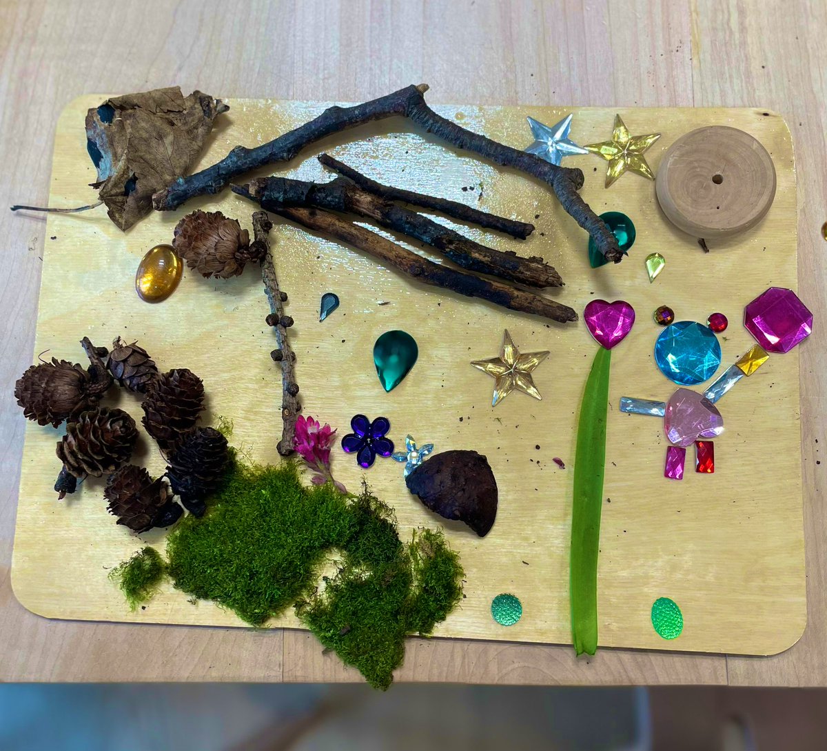 Transient art, art without glue! ❤️ 

Non-permanent, constantly evolving. Process orientated creativity in action. 

“A colourful bear holding her umbrella outside in nature.🐻🌂 She is standing beside a heart leaf under the moon, stars and a stick rainbow.”💗🌟🌈

#childsvoice