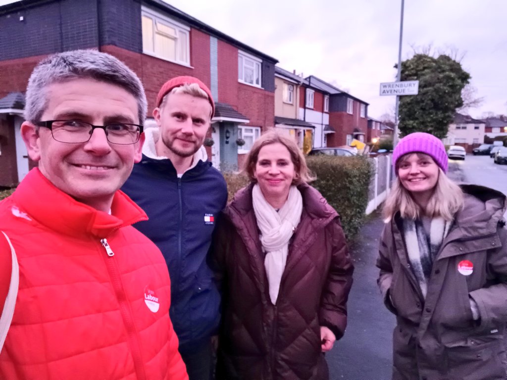 Positive response in Old Moat this evening with the @OldMoatLabour team with lots of support from our local residents for @GarryBridges ahead of the election on May 4th.