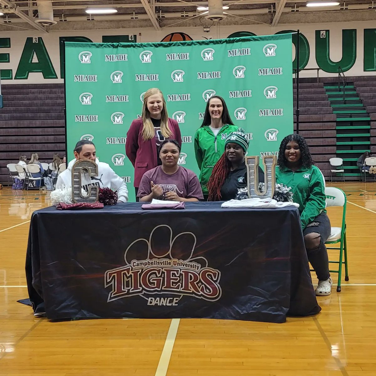 MeadeDance's tweet photo. So happy our girl @AleynaDancer04 signed to dance at Campbellsville University!  #onceaGreenwavealwaysaGreenwaves https://t.co/Jxxe5r847H