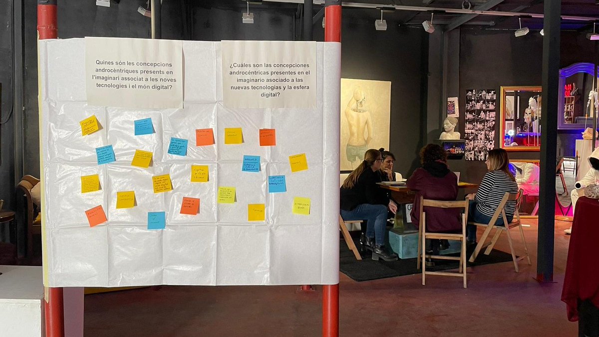 colectic_coop's tweet photo. ❓Com podem subvertir l'androcentrisme del món digital? ✊🏽La nostra aposta és clara: només des del programari lliure podem imaginar una internet feminista! 👉🏽Avui hem reflexionat sobre aquestes i d'altres qüestions al Congrés #ecofembcn. ✨Gràcies @hobest per convidar-nos-hi! https://t.co/gi1rBaqjRO