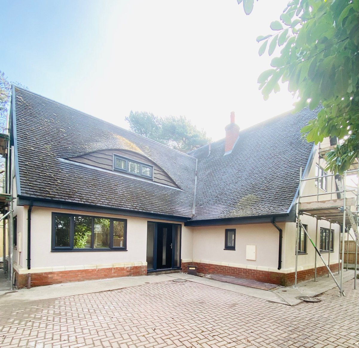 Ellisplasterin1's tweet photo. Our latest #rendering project finished off this week in #doncaster
Finished in #ecorend mr1 moon stone.
For any enquiries or info contact us on.
π 01302 310432
π» https://t.co/WdScR1SrwI
#colouredrender #colouredrendering #homeinprovements #doncasterbusiness #facelift https://t.co/i1aXAptD3r