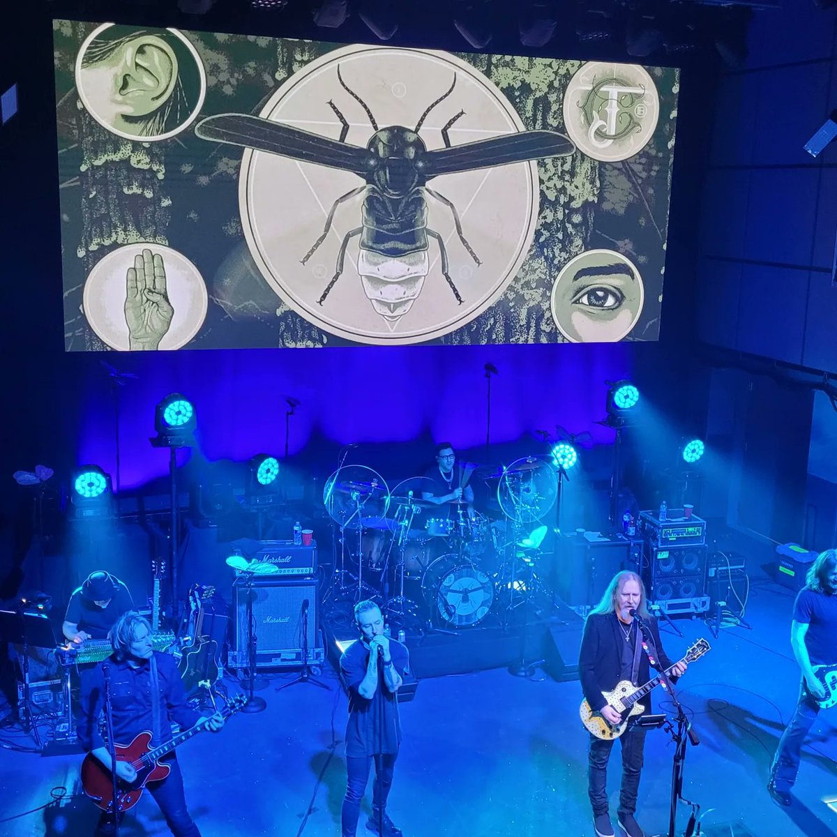 Ironsiderecords's tweet photo. Thanks for coming to Maine last night @JerryCantrell !! https://t.co/JHBjyQ3KEL