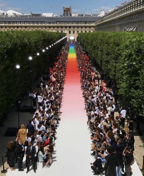 Outlander Magazine on X: Virgil Abloh “Paper Plane” Tribute at Louis  Vuitton in Milan!🖤  / X