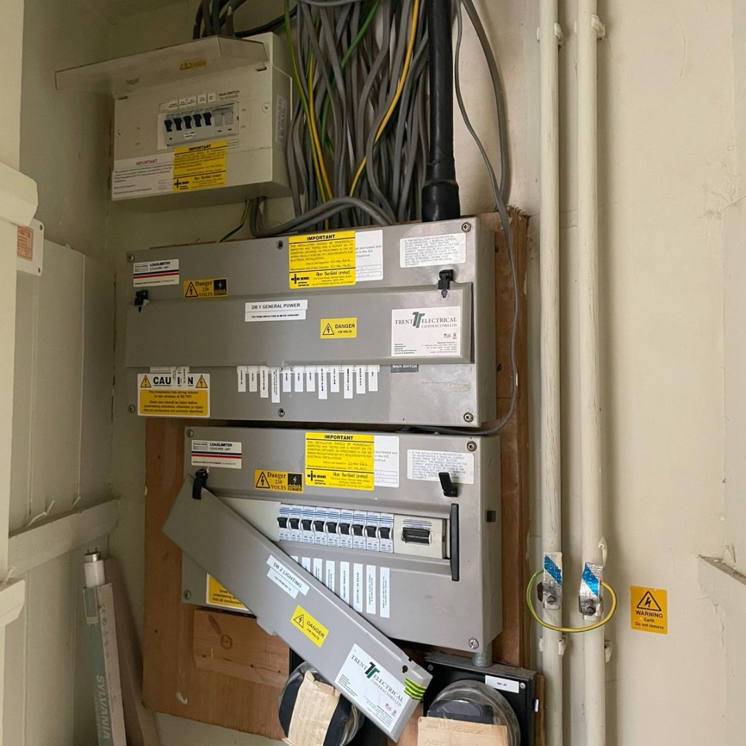 ElecInn's tweet image. Old to new.

#consumerunit #electricianinderby #chellastonelectrician #derby #electrician