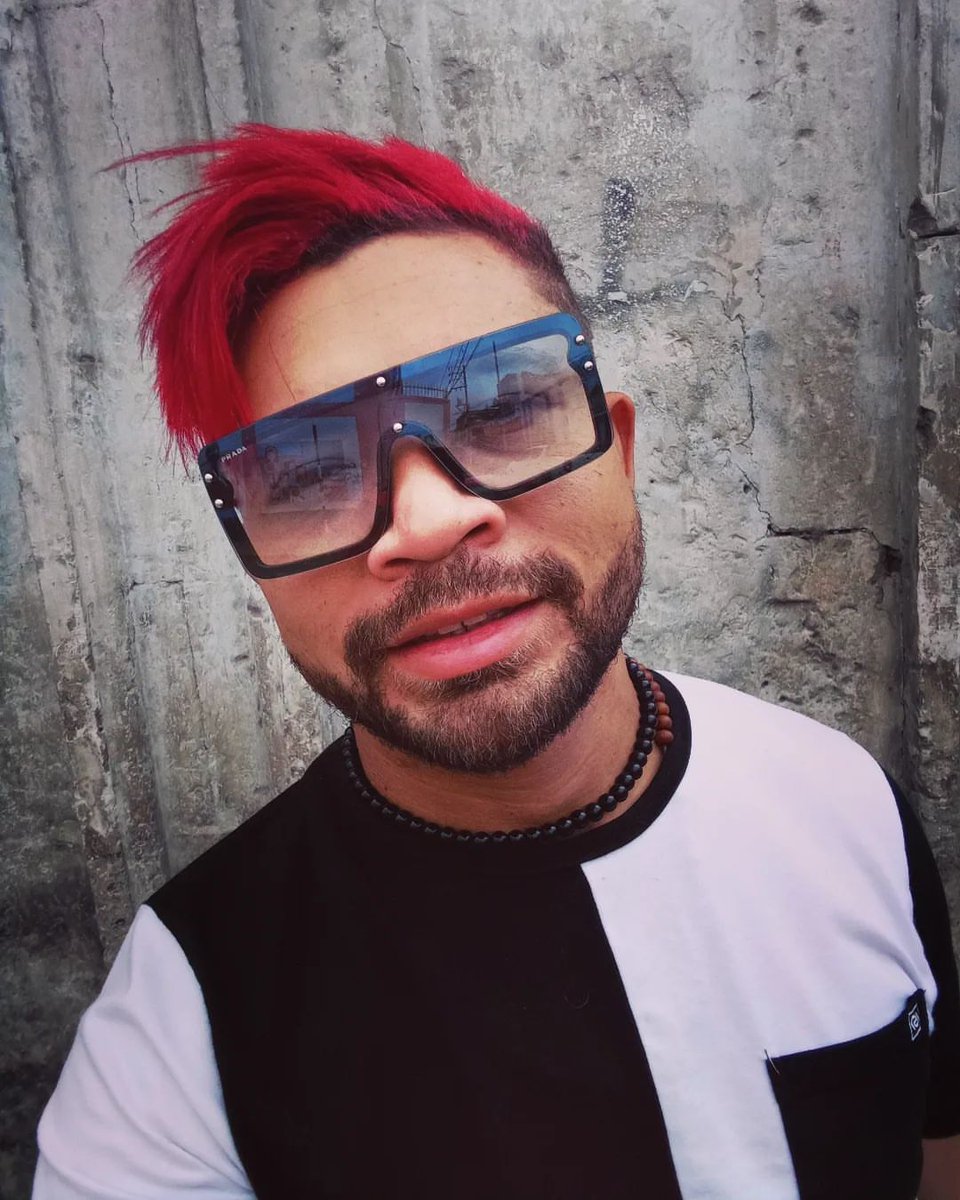 Karl95248190's tweet photo. Buon pomeriggio!

#love #red #glasses #hair #hairmenstyle #downtown #arequipa #friendship #boy #guy #man #loveislove #boyfriend #loneliness #single #lookingforlove https://t.co/0qHPhYmwjv