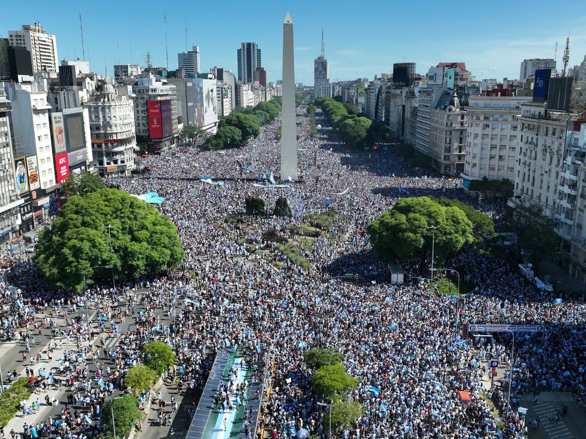 RedSportOficial's tweet photo. -Hola, Donde Estás?
- Acá, en la fila para comprar entradas para el Partido de Argentina-Panamá
- Uhh, a ver, mandame foto..

#EntradasArgentina #DEPORTICK #Argentina https://t.co/aATcrogpLT