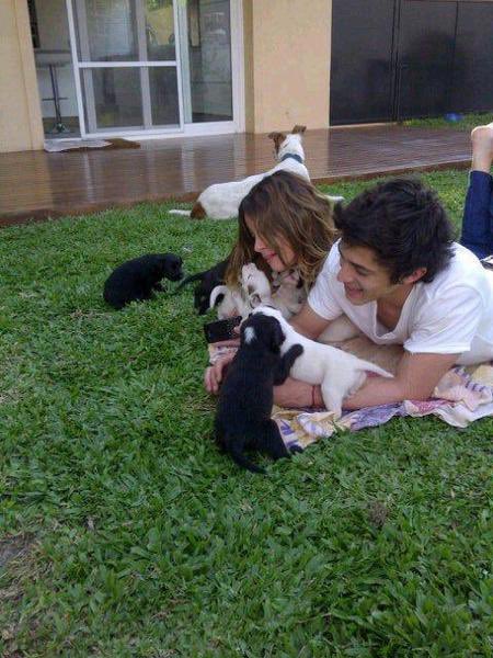 Sandrastoessell's tweet photo. Yo por qué no sabia que Tini había tenido este novio??? Estoy flipando https://t.co/keVQhyWSbU