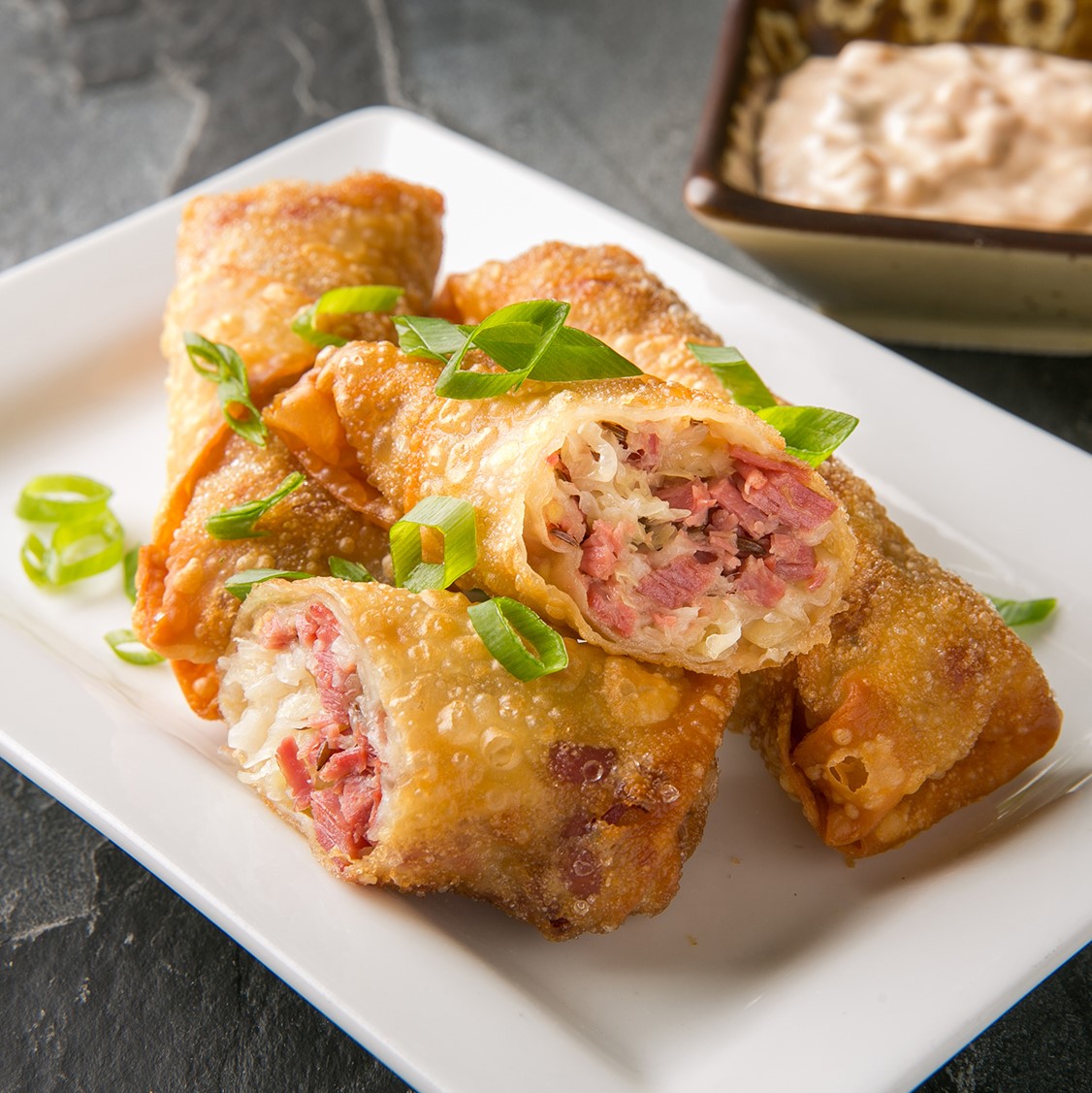 We're rolling into Day 6 of our ☘️7 days to #stpatricksday countdown☘️ with crispy Corned Beef Egg Rolls! Just ONE MORE DAY to go! ☘️🎉☘️ #cornedbeef #countdown
Find the recipe here: grobbel.com/news-item/corn…