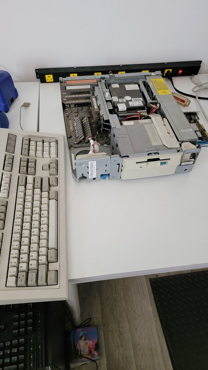 anne_engineer's tweet image. Today's @IBM PS/2 machine arrival: a very dusty Model 56 LS with a 486SLC2 processor and 2.88 Meg 3.5" floppy drive. #VintageComputing #RetroComputing #DOScember