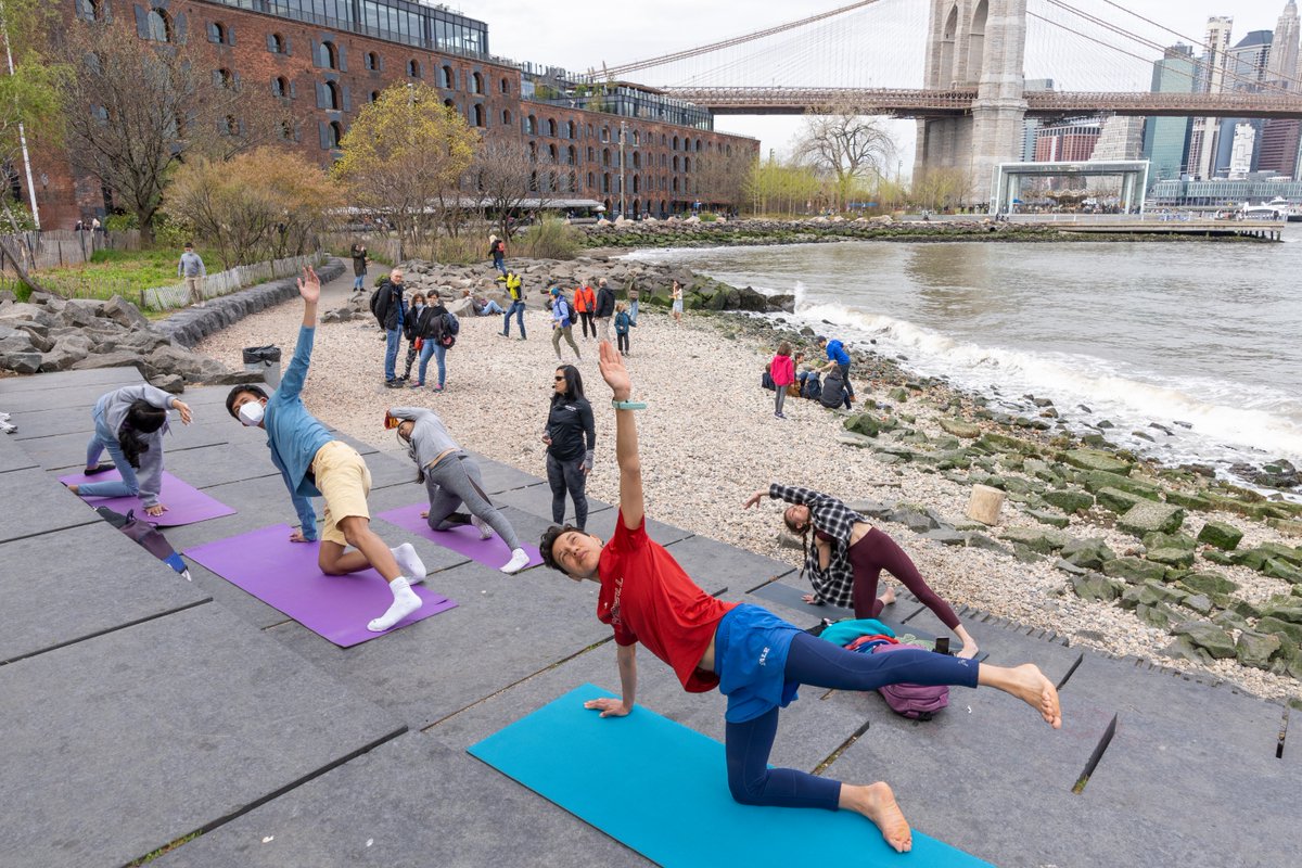 bbpnyc's tweet image. April is #EarthMonth! Celebrate with Conservancy-led programming all month - kicking off with a free #VinyasaYoga class by @ChelseaPiersFit at Emily Roebling Plaza on Saturday, April 1 at 10:00 AM! Learn more: bit.ly/3n0Eijr

📷 : 1+2 John Eng 3. Alexa Hoyer