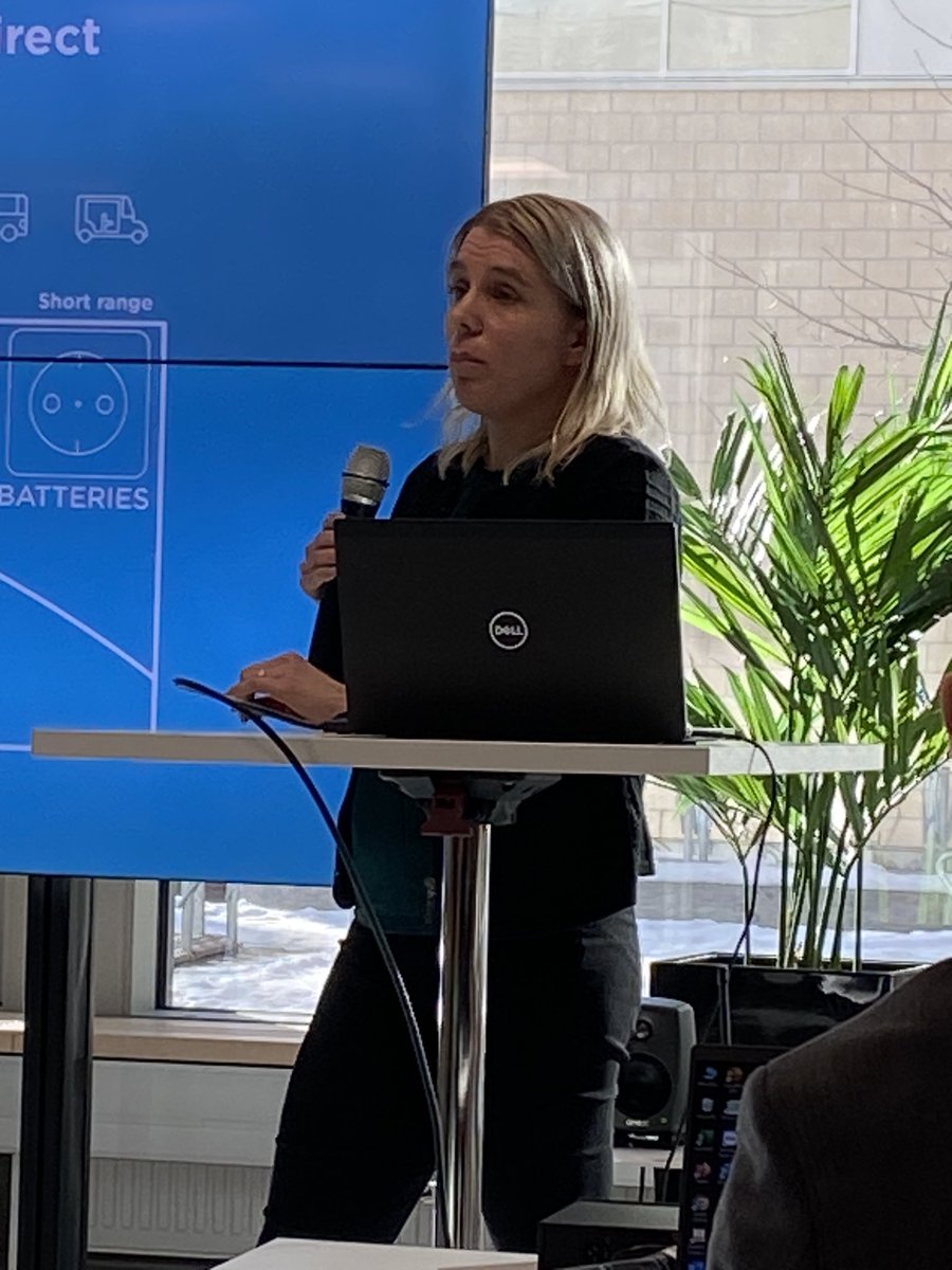 MerjaRehn's tweet photo. Olipas innostava päivä tänään @metropolia #Myyrmäenkampus kun startattiin yrityksien #vihreäsiirtymä #muutoskyvykkyys #digitalisaatio hanke. Kiitos @RiittaSilvenno1 @st1suomi @jmpentikainen @Carbonaide @origin_by #Aifiesite ja yleisö https://t.co/L6sxvSLxKC