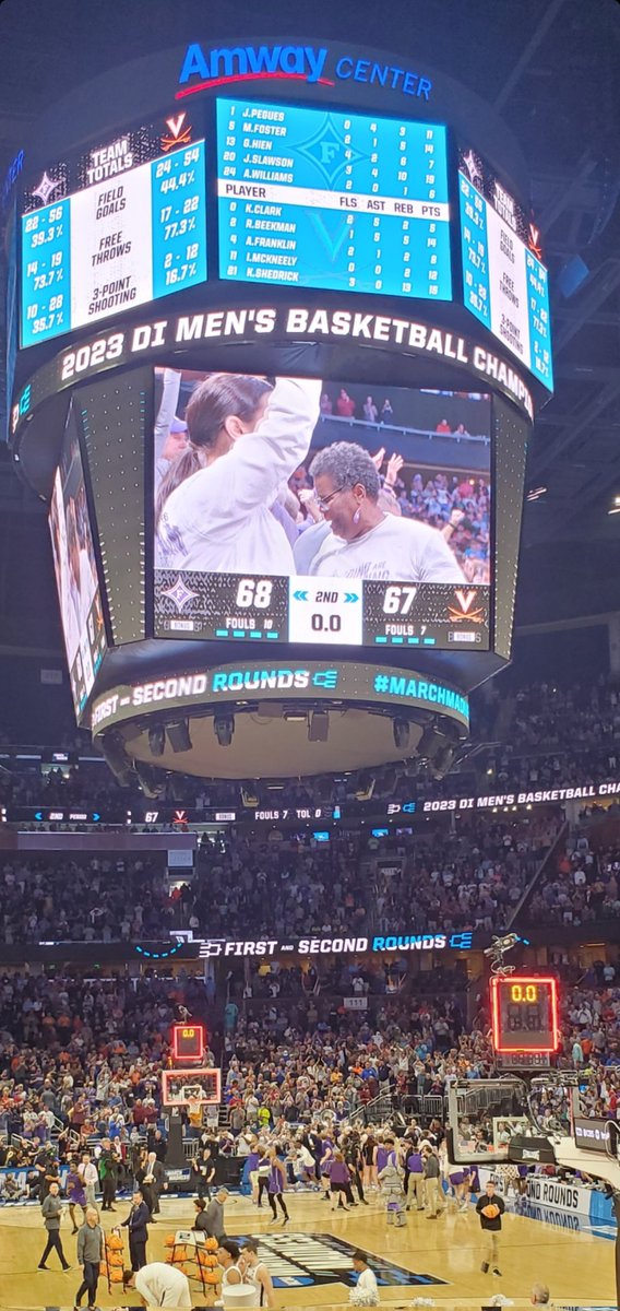 xR4D14TIONx's tweet photo. Upset City!!! #MarchMadness https://t.co/1f2VlbHKvH