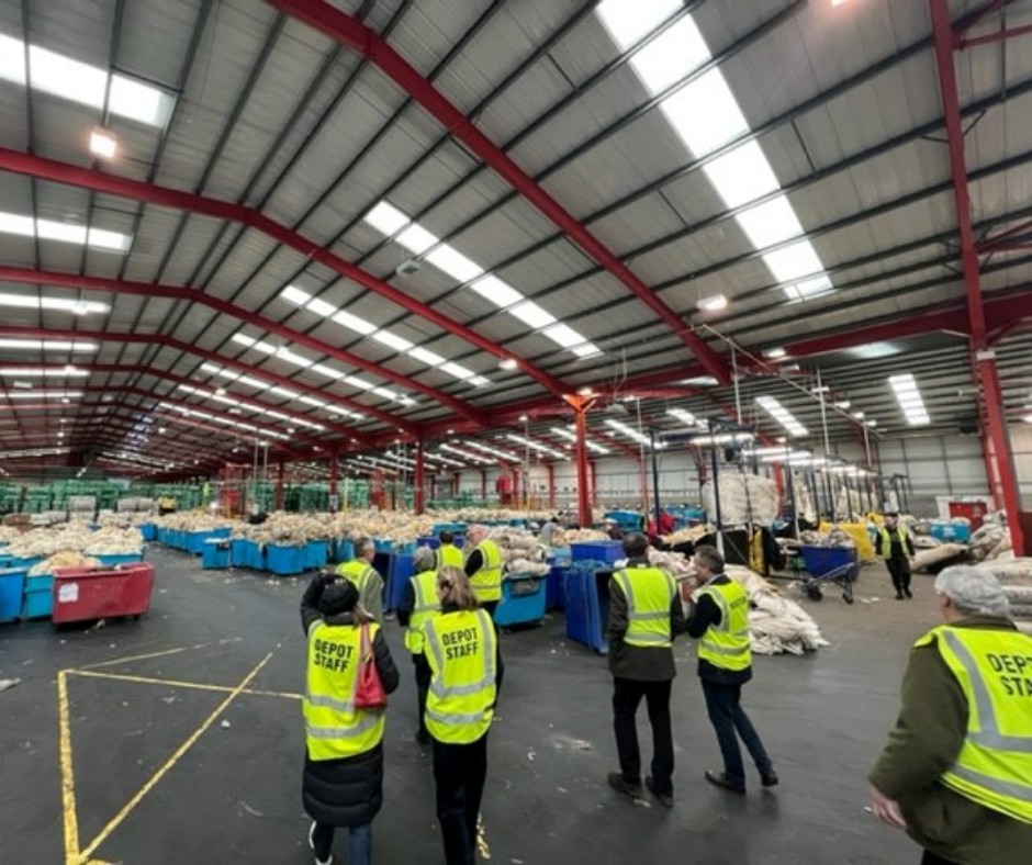 BritishWoolFarm's tweet image. Last Wednesday we hosted The Company of Merchants of the Staple of England on a #WoolProcessing Tour

If any #Sheep #Farming groups would like to book a tour around #BritishWool &amp;amp; Haworth Scouring from Sept 2023

Email us -agpo@britishwool.org.uk
#BritishWoolFarm