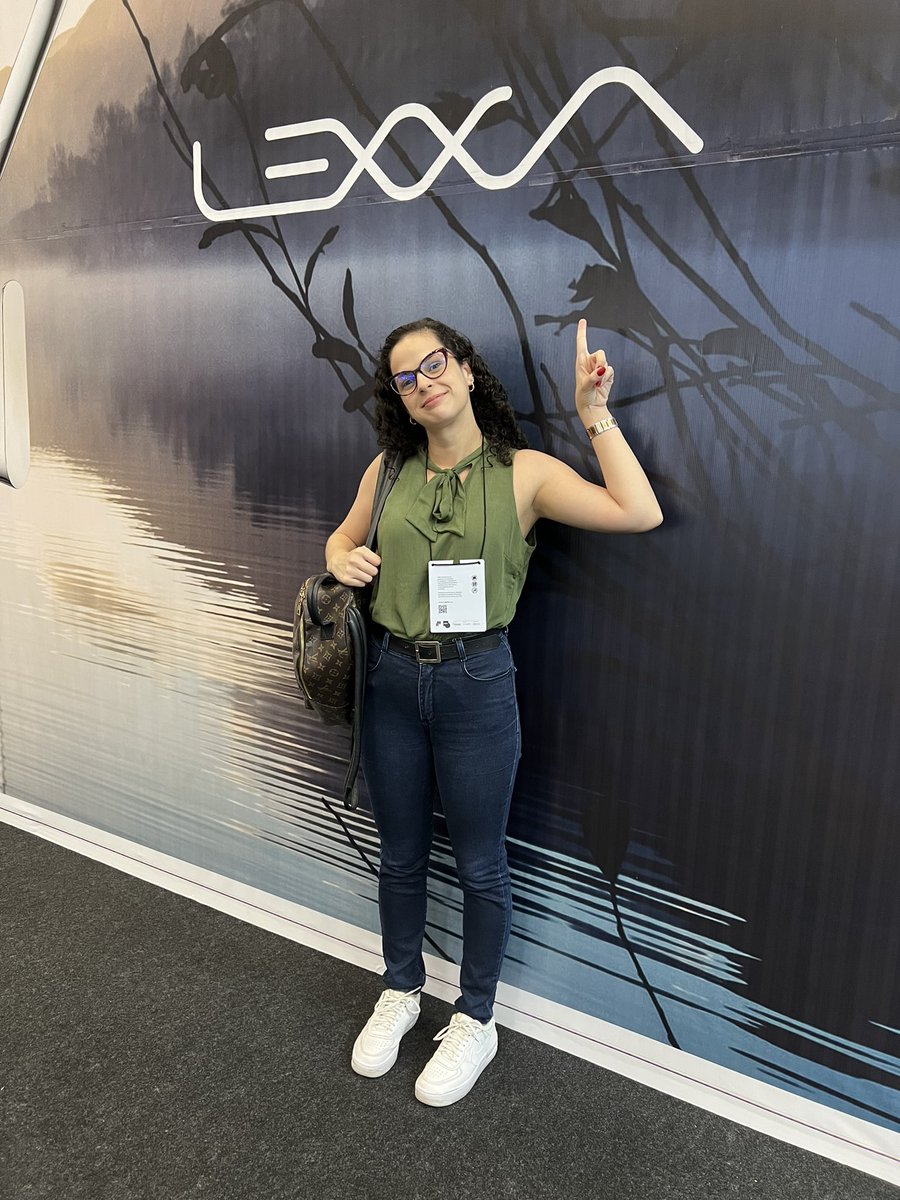 amorimleticia98's tweet photo. Ate aqui na #exporevestir eu sou #teamlexa https://t.co/5RKwyD73dX