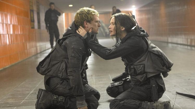 lovedyoutruly's tweet photo. taylor swift saw the hunger games trending and knew she had to feed everlark nation.... i know that's right ! https://t.co/Hi37sDtFgT