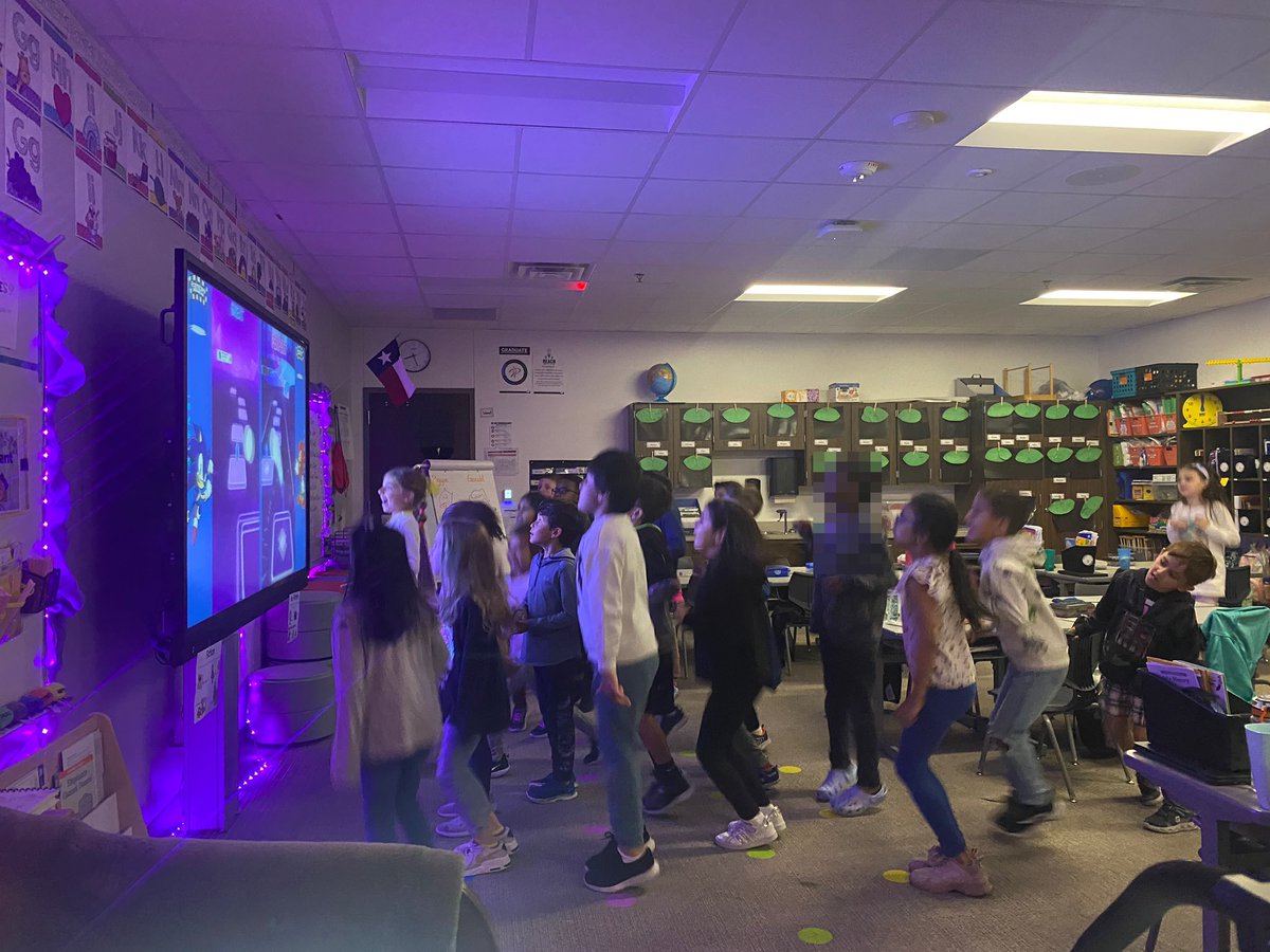 MsStephens1st's tweet photo. Brain breaks are the best on rainy days! #ReevesAchieves #ProsperProud #MakingMagicHappen https://t.co/LpAazkjZxQ