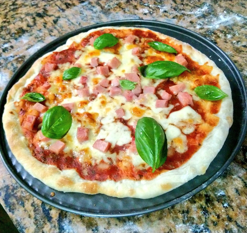 digucker_'s tweet photo. Meal of the day: homemade pizza time. Pepperoni, ham & basil and farinata to go with them
#foodblog #foodstagram #foodblogger #foodlover #foodpics #food #foodphotography #instafoodie #instafood #instafoodgram #pizza #pizzalover #homemadepizza #pepperonipizza #hampizza #farinata https://t.co/w3sLq9vhPD