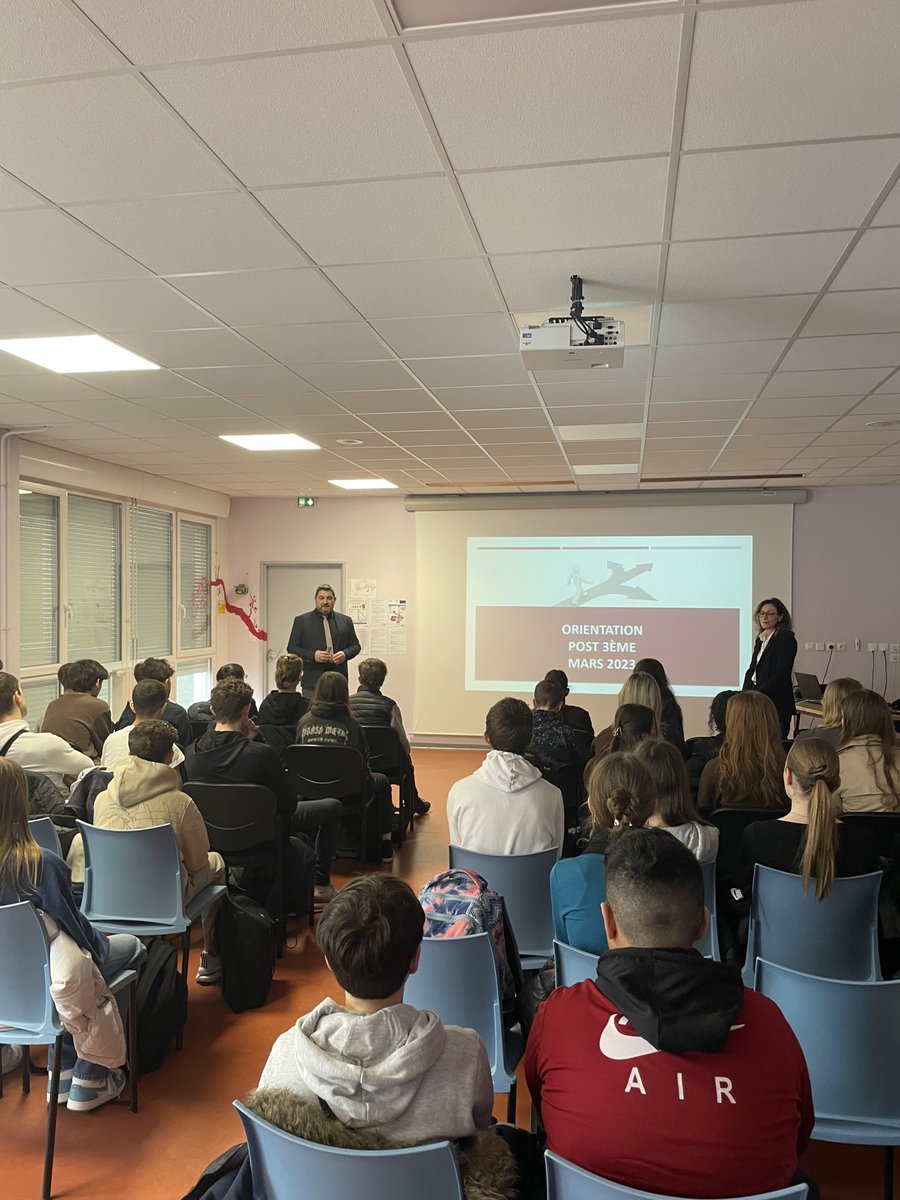 Présentation des filières générale, technologique et professionnelle  aux élèves de 3ème  par les proviseurs des lycées du secteur <a href="/ParcoursAvenir/">Forum Parcours Avenir</a> @orientationpost3 <a href="/rinoldo2/">Josée Mandrier</a> @DCIO_StaF <a href="/KarimaBoukhalf2/">KB</a>