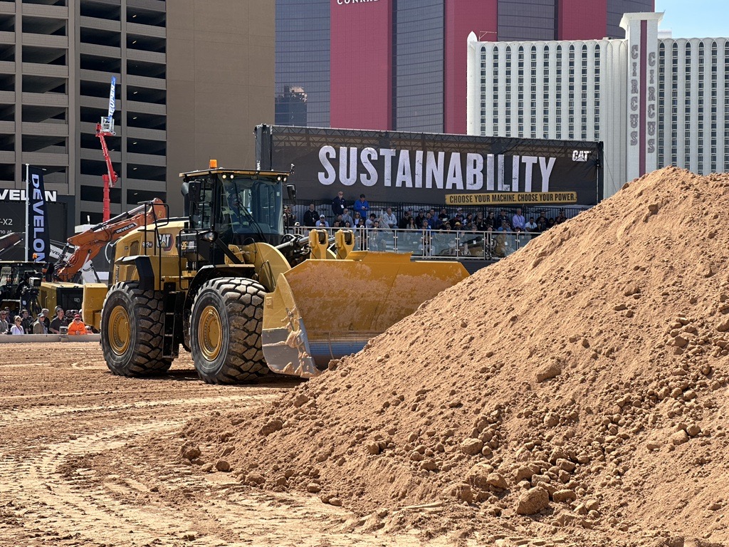CaterpillarInc's tweet photo. We're LIVE at @conexpoconagg with our Fuel &amp; Jobsite Efficiency Spotlight Demo: https://t.co/InBgGKTfMn. Watch our equipment, products and technology offerings at work, then explore your options — available today.  

#CatCONEXPO https://t.co/0VFtv1Gy0g