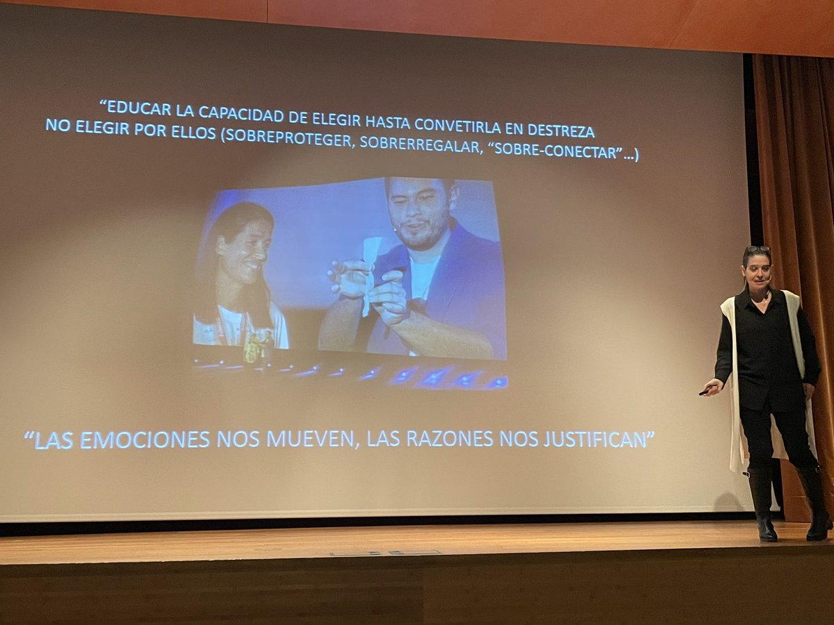 "Las emociones nos mueven, las razones nos justifican" Mar Romera en <a href="/teamingday/">Teaming Day</a> <a href="/Asire_educacion/">Asire Asociación</a> #Burgos #TeamingDay